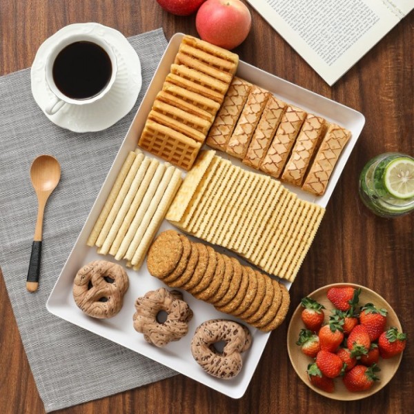 VITEVER 3 Pack, 16" x 11" Large White Serving Trays Set - Reusable Plastic Serving Platters for Cookie, Appetizer, Charcuterie, Snack, Dessert, Party Food Display - Stackable Kitchen CounterTop Tray, BPA Free